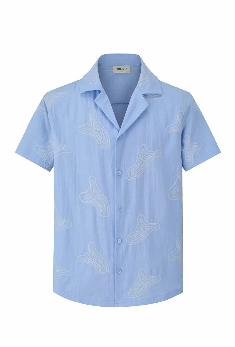 Chemise à manches courtes avec un motif de formes abstraites éparpillées