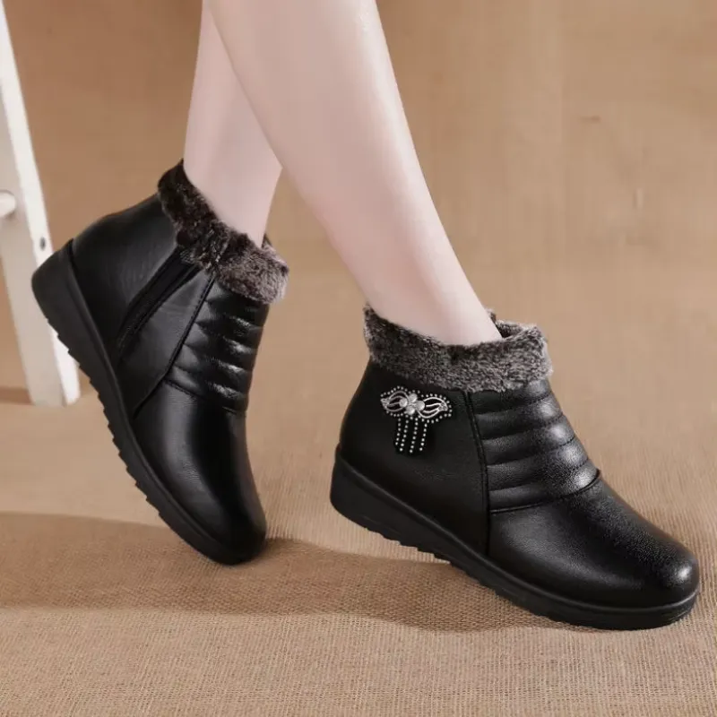 FrostCharm - Bottes d'Hiver pour Femmes avec Col en Fourrure Chaud et Détail Décoratif