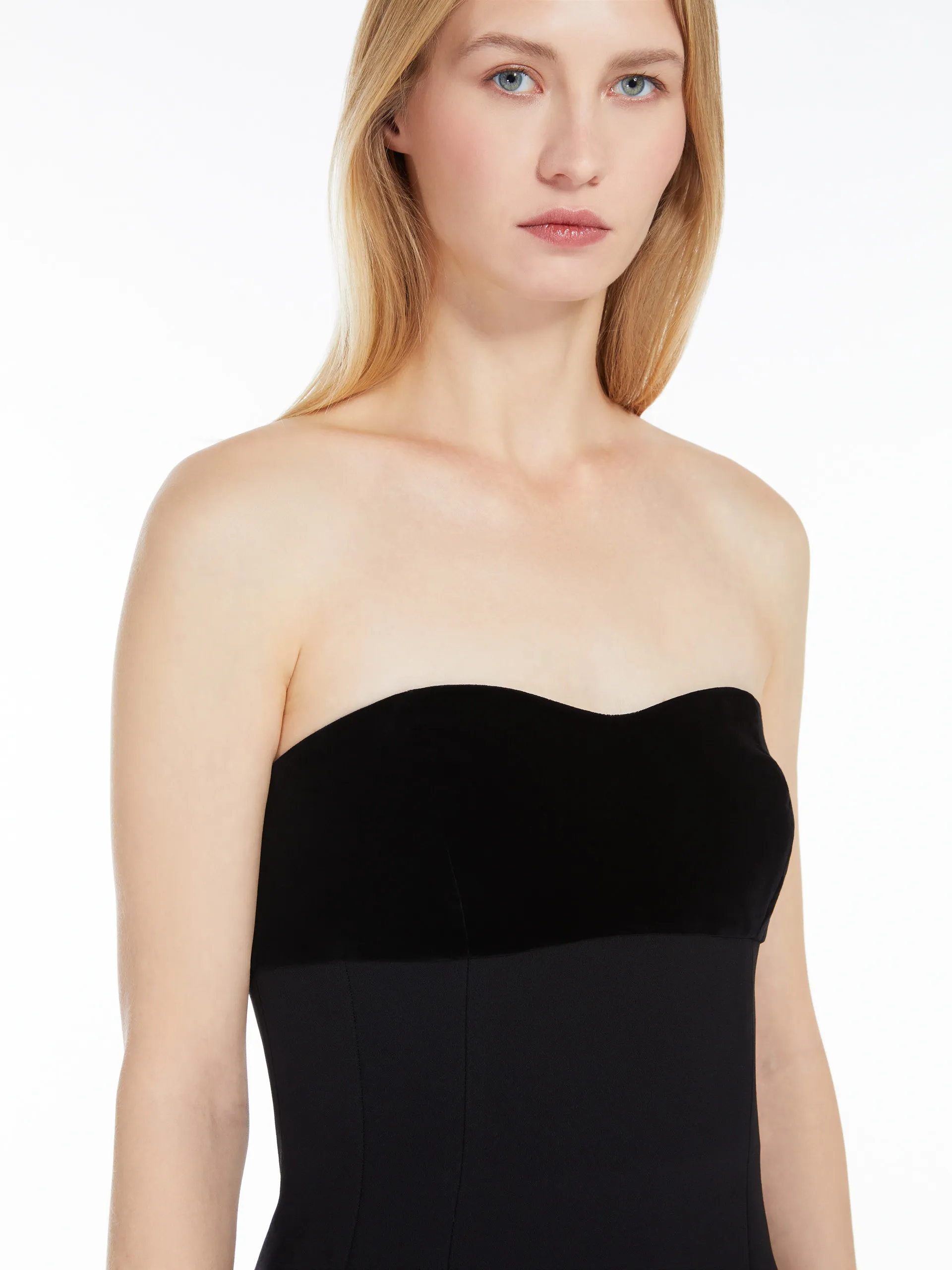Mini-robe bustier en velours et sablé