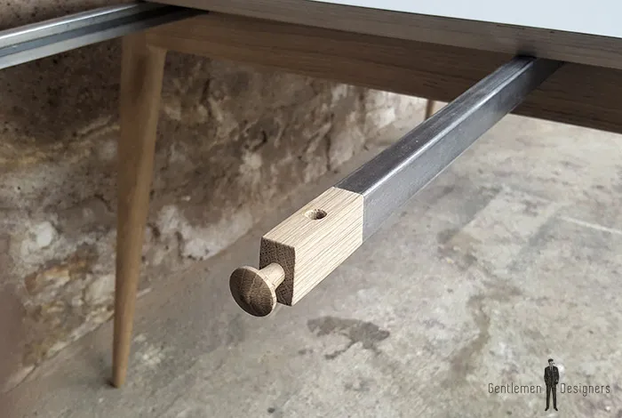 Table à rallonges avec un plateau stratifié pour 8 à 10 couverts