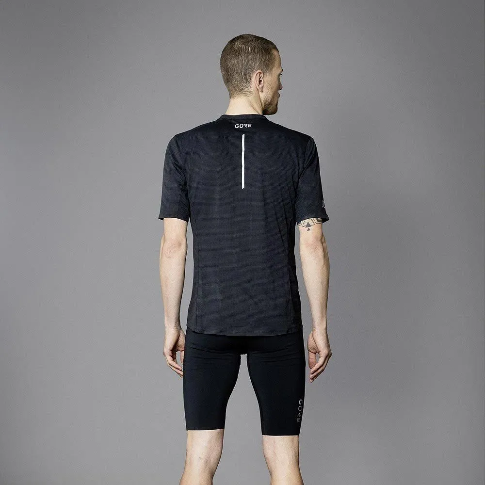 Vêtements de sport GORE® WEAR Homme | Maillot à manches courtes et col 1/2 zip de running léger et hyper respirant GORE® WEAR CO